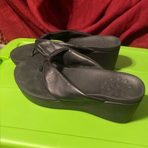 Vionic Black Platform Thong Sandals